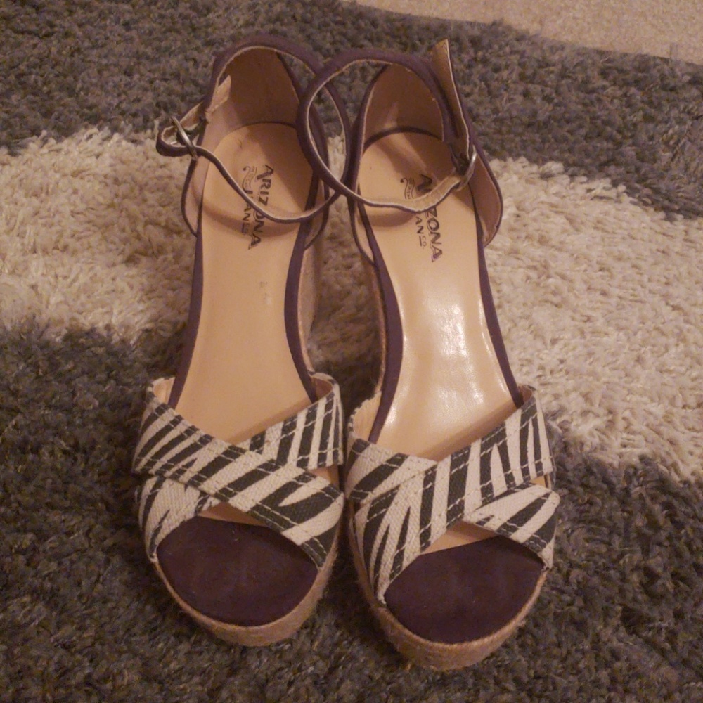 Arizona Jean co. wedge heel sandals